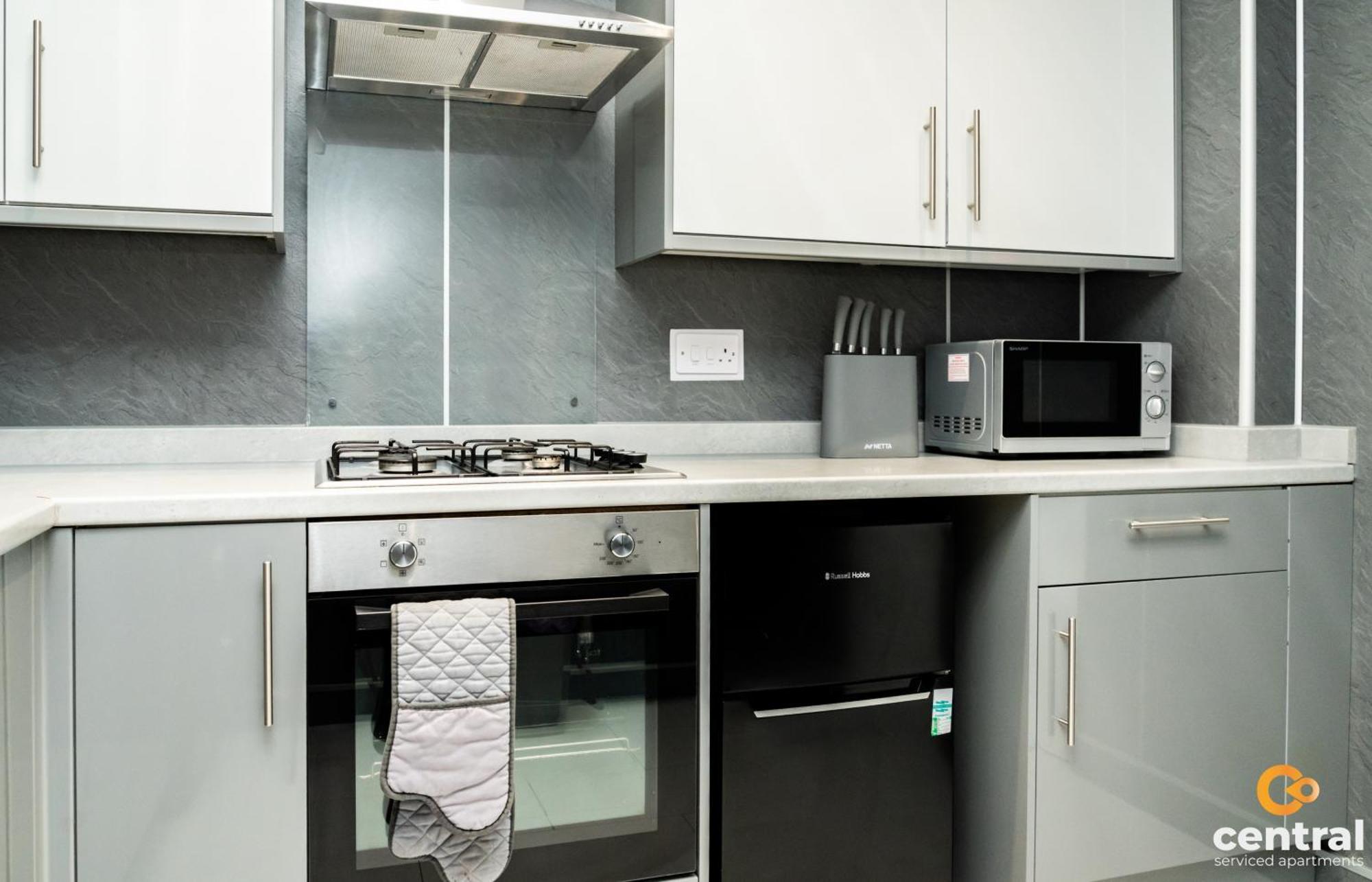 Central Serviced Apartments - 2 Bedroom - Free Street Parking - Fast Wifi - Smart Tvs In All Rooms - Ground Level - Family Neighbourhood - 3 X Double Beds - Heating 24-7 - Trade Stays - Weekly & Monthly Offers Dundee Buitenkant foto