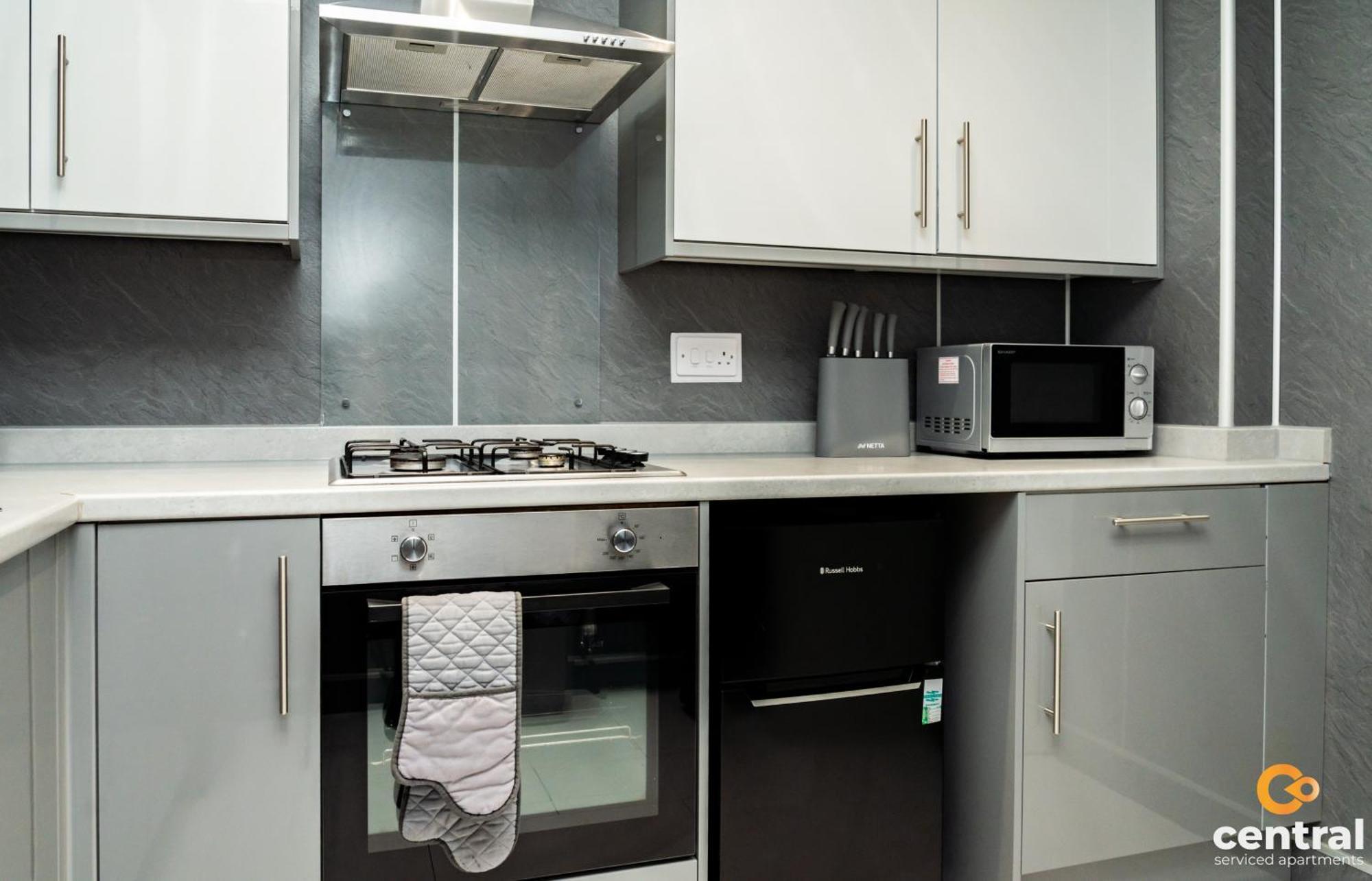 Central Serviced Apartments - 2 Bedroom - Free Street Parking - Fast Wifi - Smart Tvs In All Rooms - Ground Level - Family Neighbourhood - 3 X Double Beds - Heating 24-7 - Trade Stays - Weekly & Monthly Offers Dundee Buitenkant foto