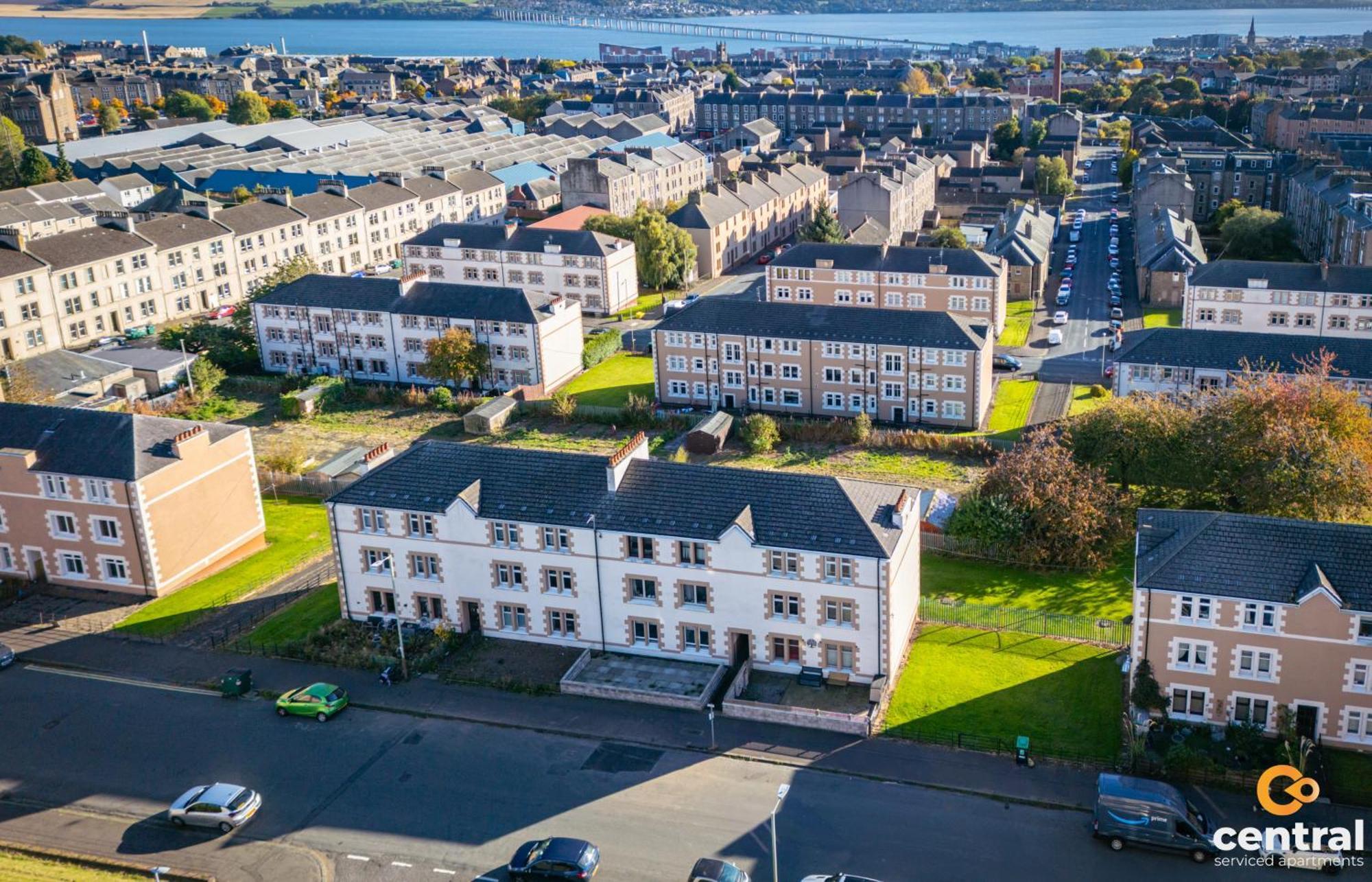 Central Serviced Apartments - 2 Bedroom - Free Street Parking - Fast Wifi - Smart Tvs In All Rooms - Ground Level - Family Neighbourhood - 3 X Double Beds - Heating 24-7 - Trade Stays - Weekly & Monthly Offers Dundee Buitenkant foto