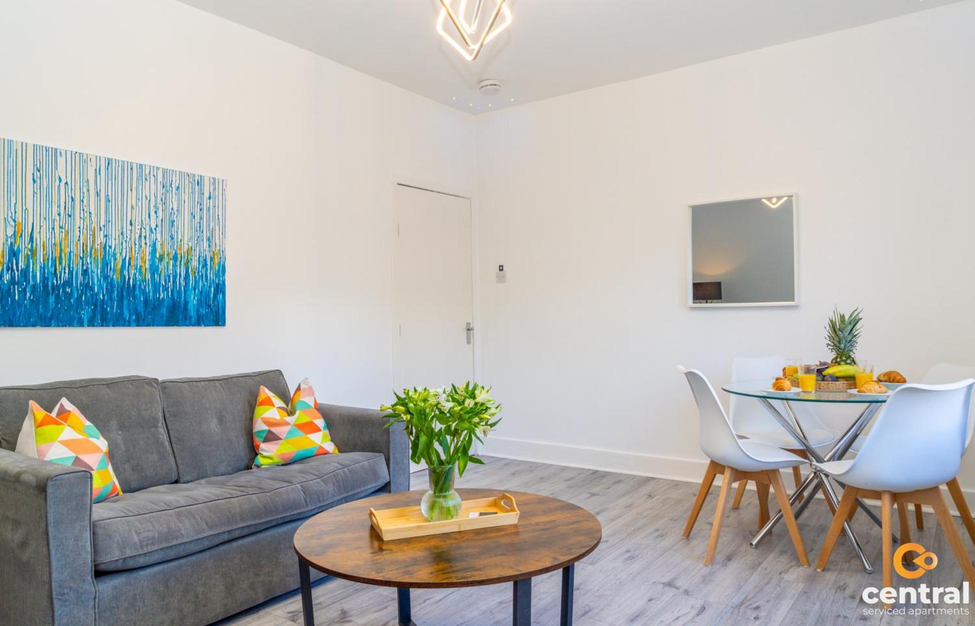 Central Serviced Apartments - 2 Bedroom - Free Street Parking - Fast Wifi - Smart Tvs In All Rooms - Ground Level - Family Neighbourhood - 3 X Double Beds - Heating 24-7 - Trade Stays - Weekly & Monthly Offers Dundee Buitenkant foto
