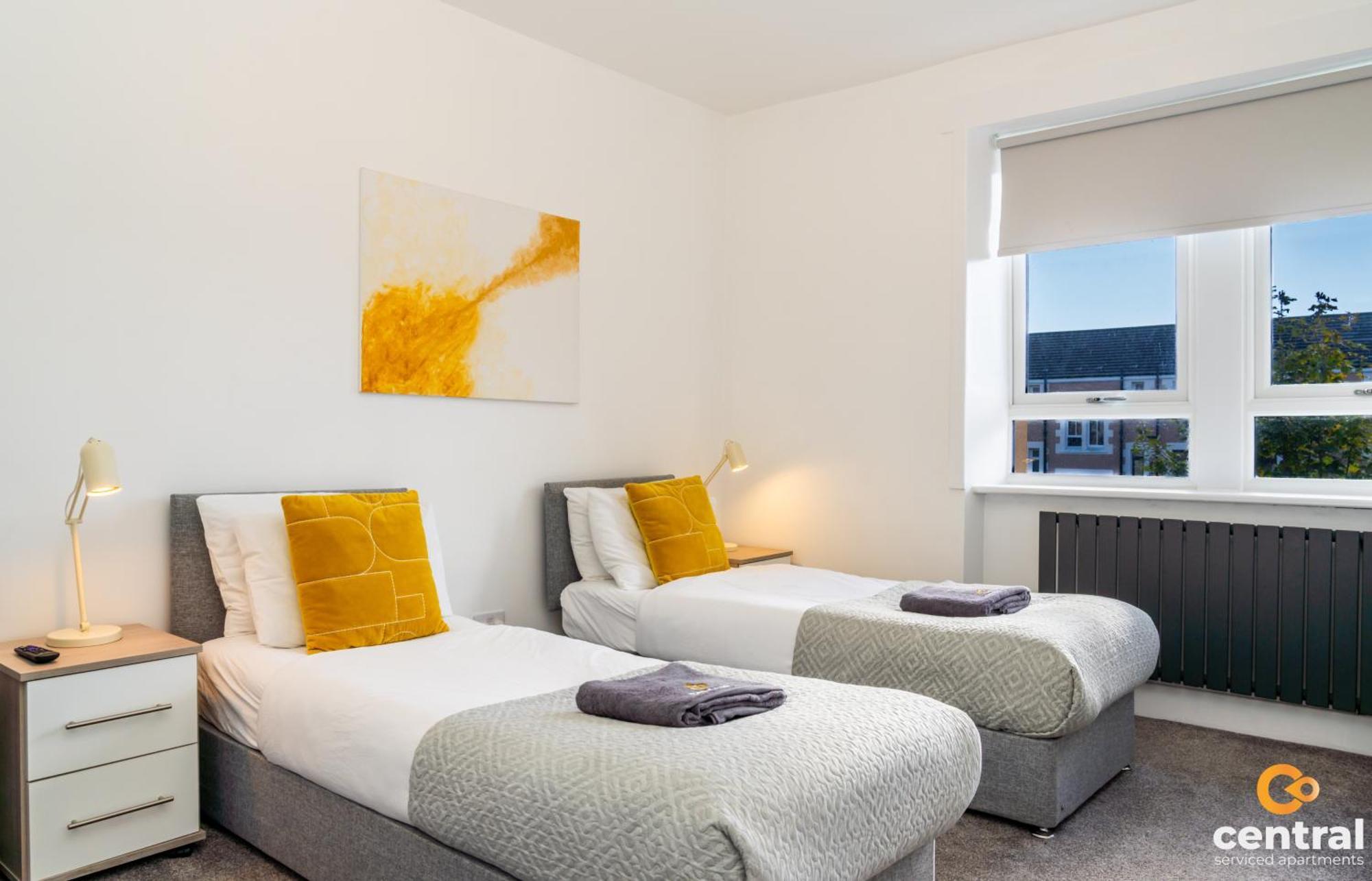 Central Serviced Apartments - 2 Bedroom - Free Street Parking - Fast Wifi - Smart Tvs In All Rooms - Ground Level - Family Neighbourhood - 3 X Double Beds - Heating 24-7 - Trade Stays - Weekly & Monthly Offers Dundee Buitenkant foto