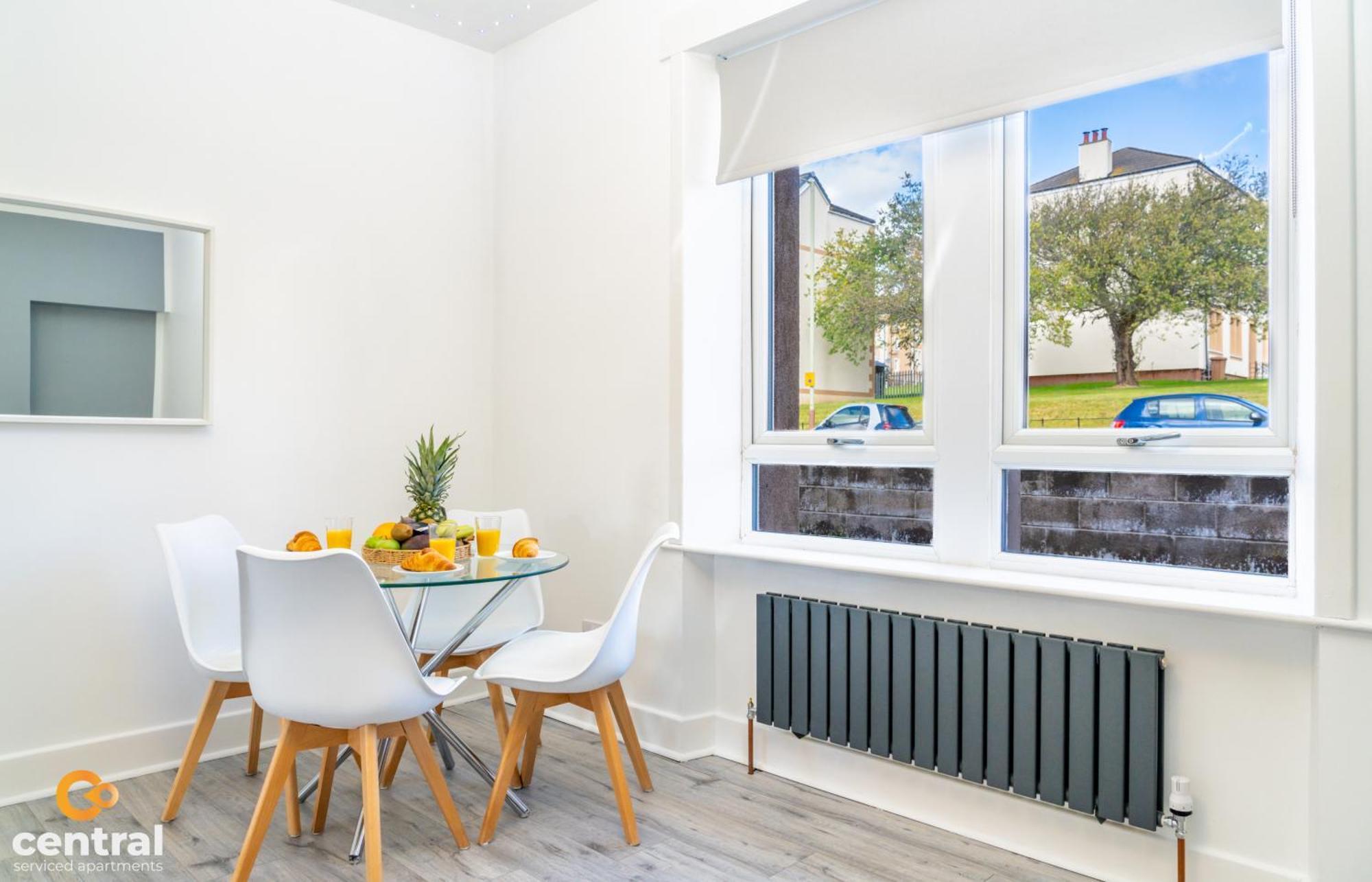 Central Serviced Apartments - 2 Bedroom - Free Street Parking - Fast Wifi - Smart Tvs In All Rooms - Ground Level - Family Neighbourhood - 3 X Double Beds - Heating 24-7 - Trade Stays - Weekly & Monthly Offers Dundee Buitenkant foto