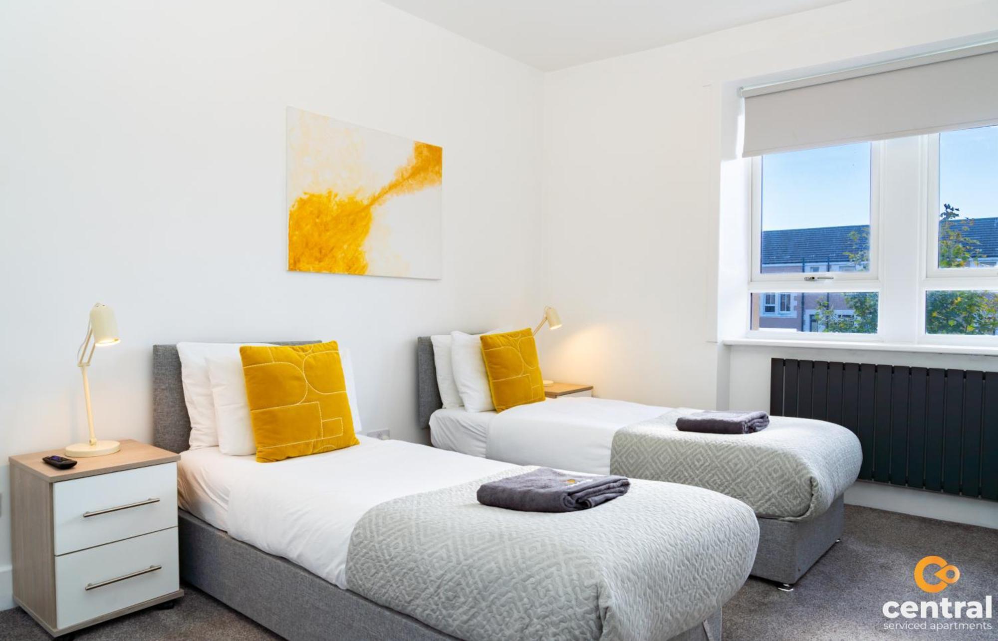 Central Serviced Apartments - 2 Bedroom - Free Street Parking - Fast Wifi - Smart Tvs In All Rooms - Ground Level - Family Neighbourhood - 3 X Double Beds - Heating 24-7 - Trade Stays - Weekly & Monthly Offers Dundee Buitenkant foto