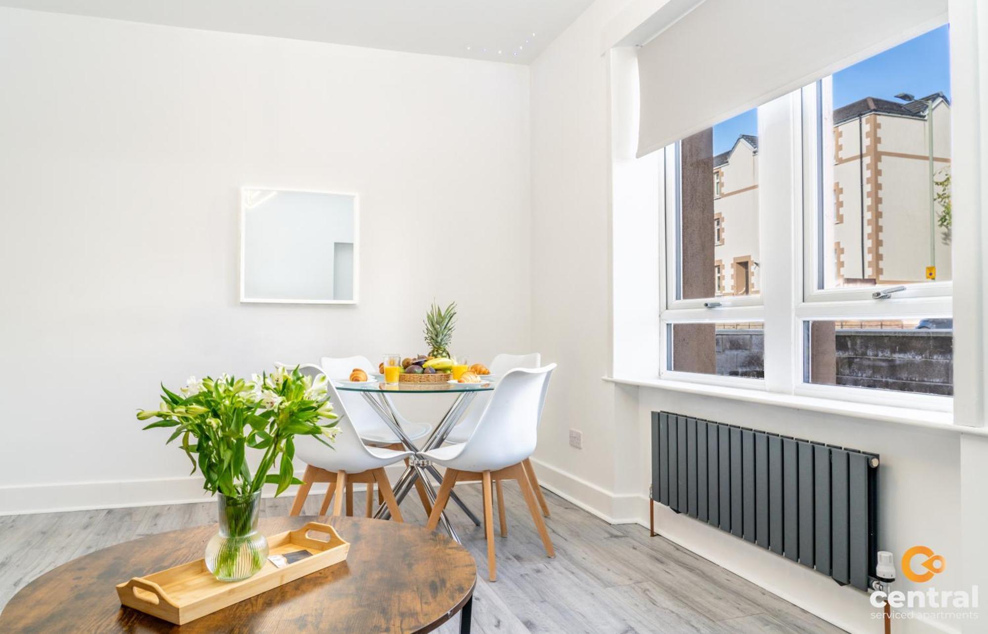 Central Serviced Apartments - 2 Bedroom - Free Street Parking - Fast Wifi - Smart Tvs In All Rooms - Ground Level - Family Neighbourhood - 3 X Double Beds - Heating 24-7 - Trade Stays - Weekly & Monthly Offers Dundee Buitenkant foto