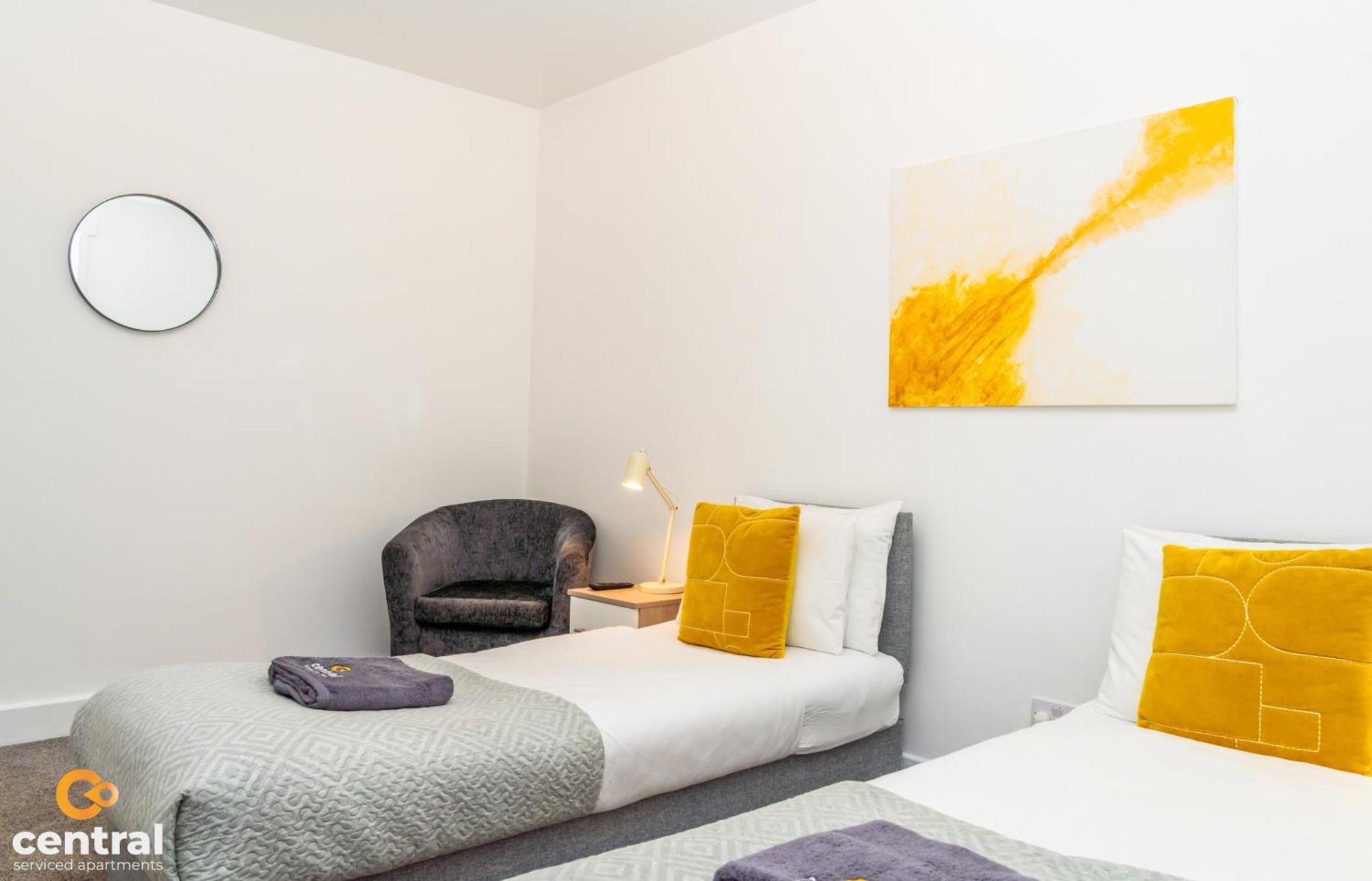Central Serviced Apartments - 2 Bedroom - Free Street Parking - Fast Wifi - Smart Tvs In All Rooms - Ground Level - Family Neighbourhood - 3 X Double Beds - Heating 24-7 - Trade Stays - Weekly & Monthly Offers Dundee Buitenkant foto