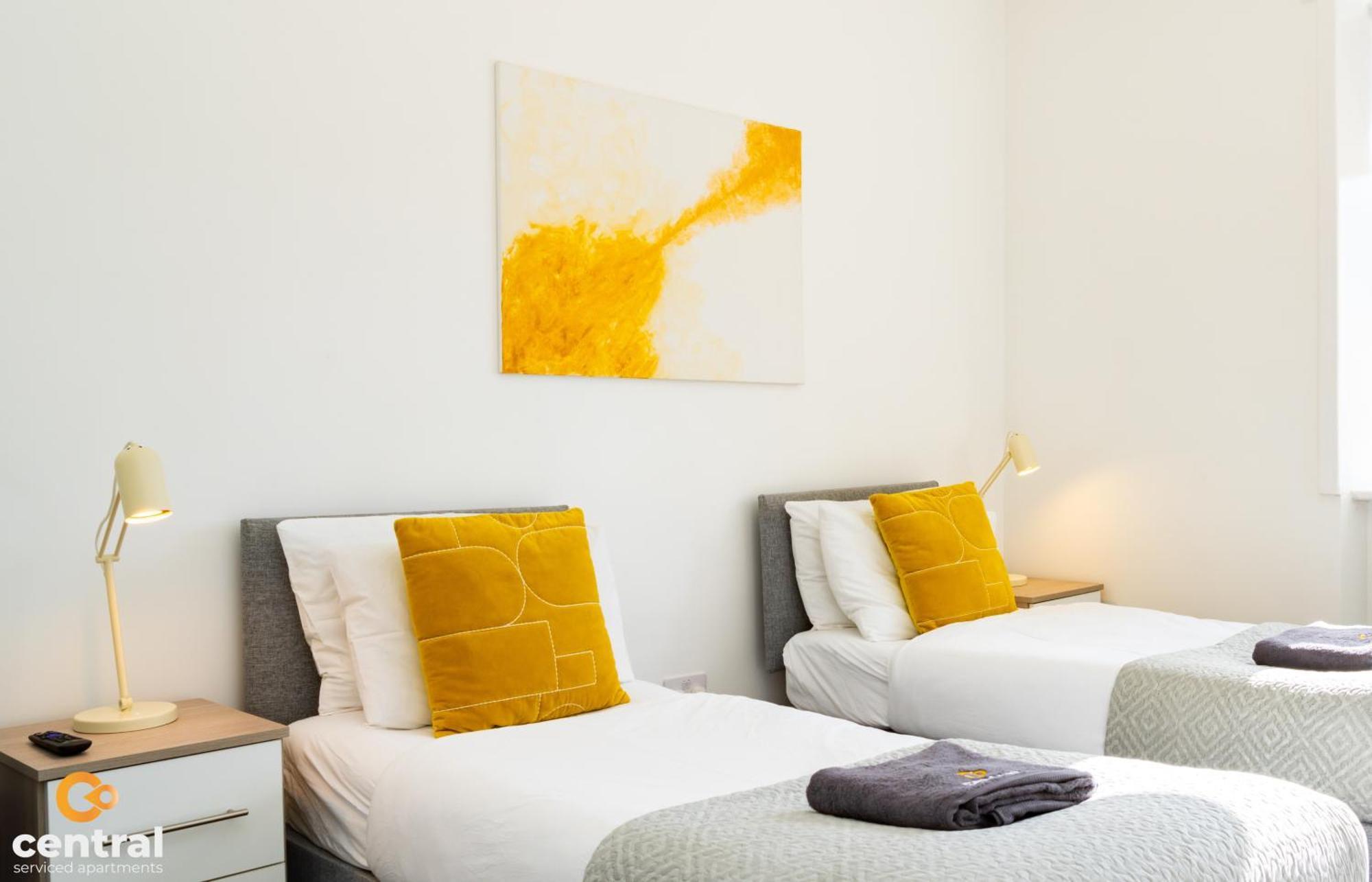 Central Serviced Apartments - 2 Bedroom - Free Street Parking - Fast Wifi - Smart Tvs In All Rooms - Ground Level - Family Neighbourhood - 3 X Double Beds - Heating 24-7 - Trade Stays - Weekly & Monthly Offers Dundee Buitenkant foto