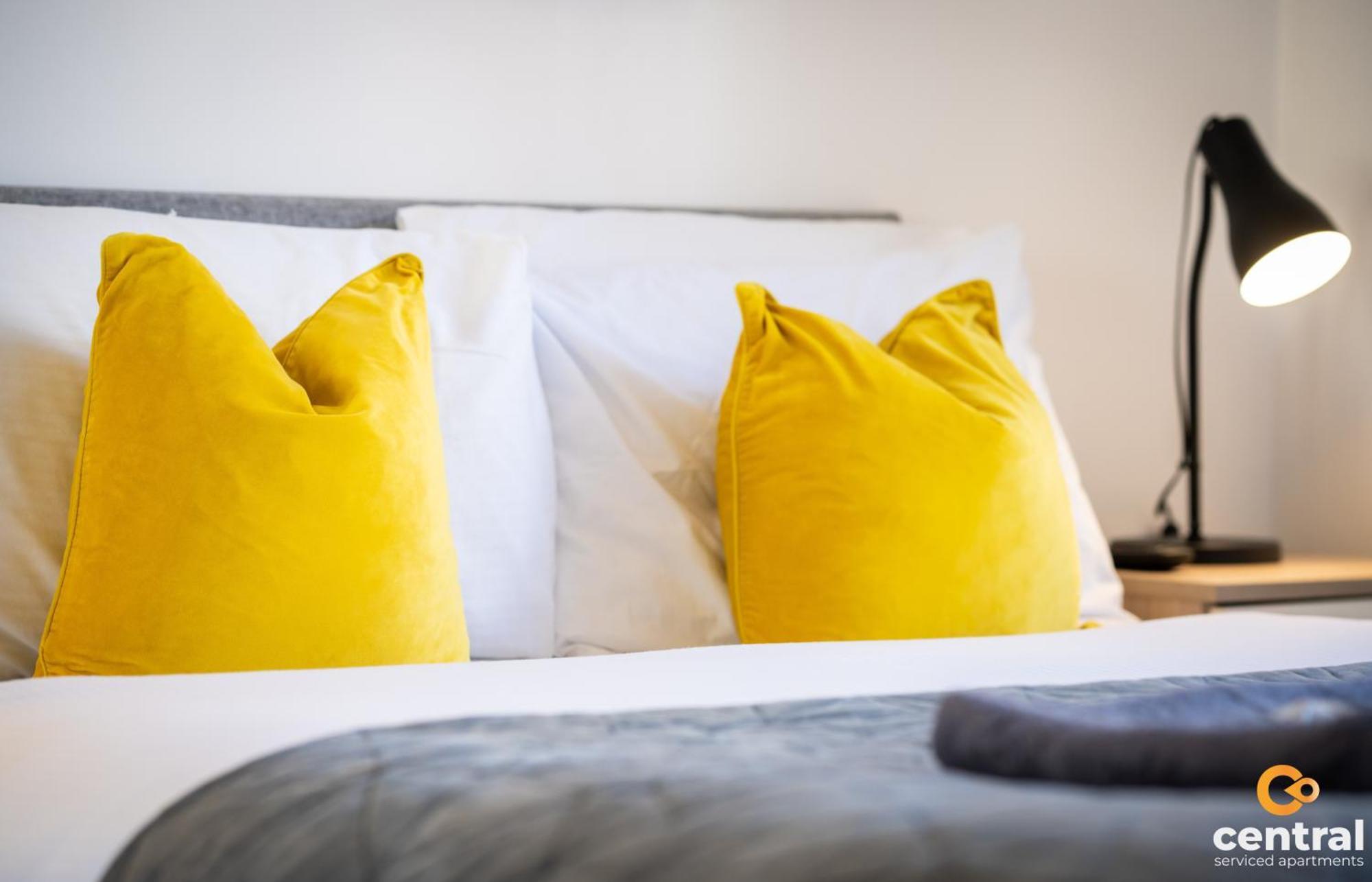 Central Serviced Apartments - 2 Bedroom - Free Street Parking - Fast Wifi - Smart Tvs In All Rooms - Ground Level - Family Neighbourhood - 3 X Double Beds - Heating 24-7 - Trade Stays - Weekly & Monthly Offers Dundee Buitenkant foto
