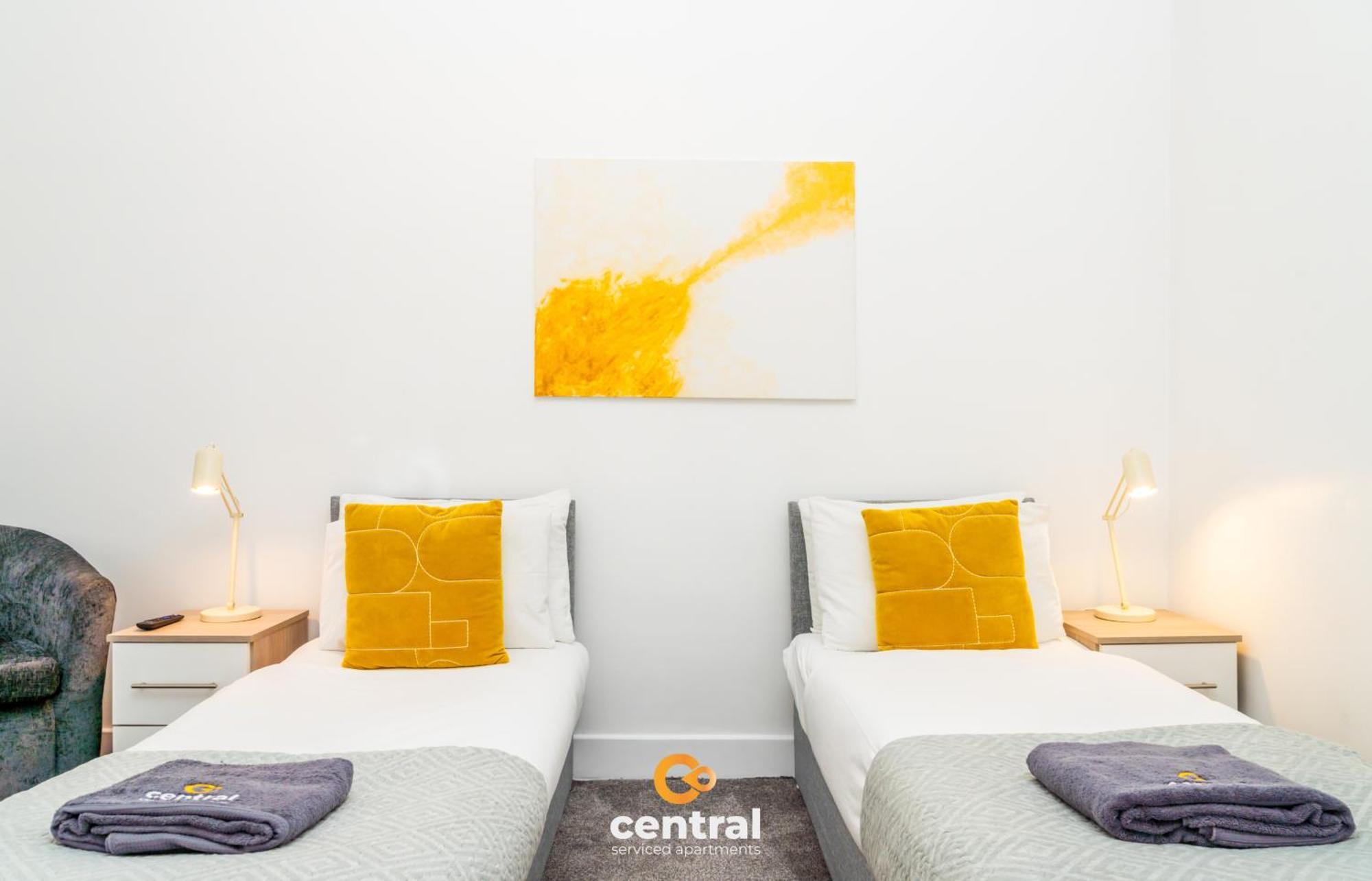 Central Serviced Apartments - 2 Bedroom - Free Street Parking - Fast Wifi - Smart Tvs In All Rooms - Ground Level - Family Neighbourhood - 3 X Double Beds - Heating 24-7 - Trade Stays - Weekly & Monthly Offers Dundee Buitenkant foto