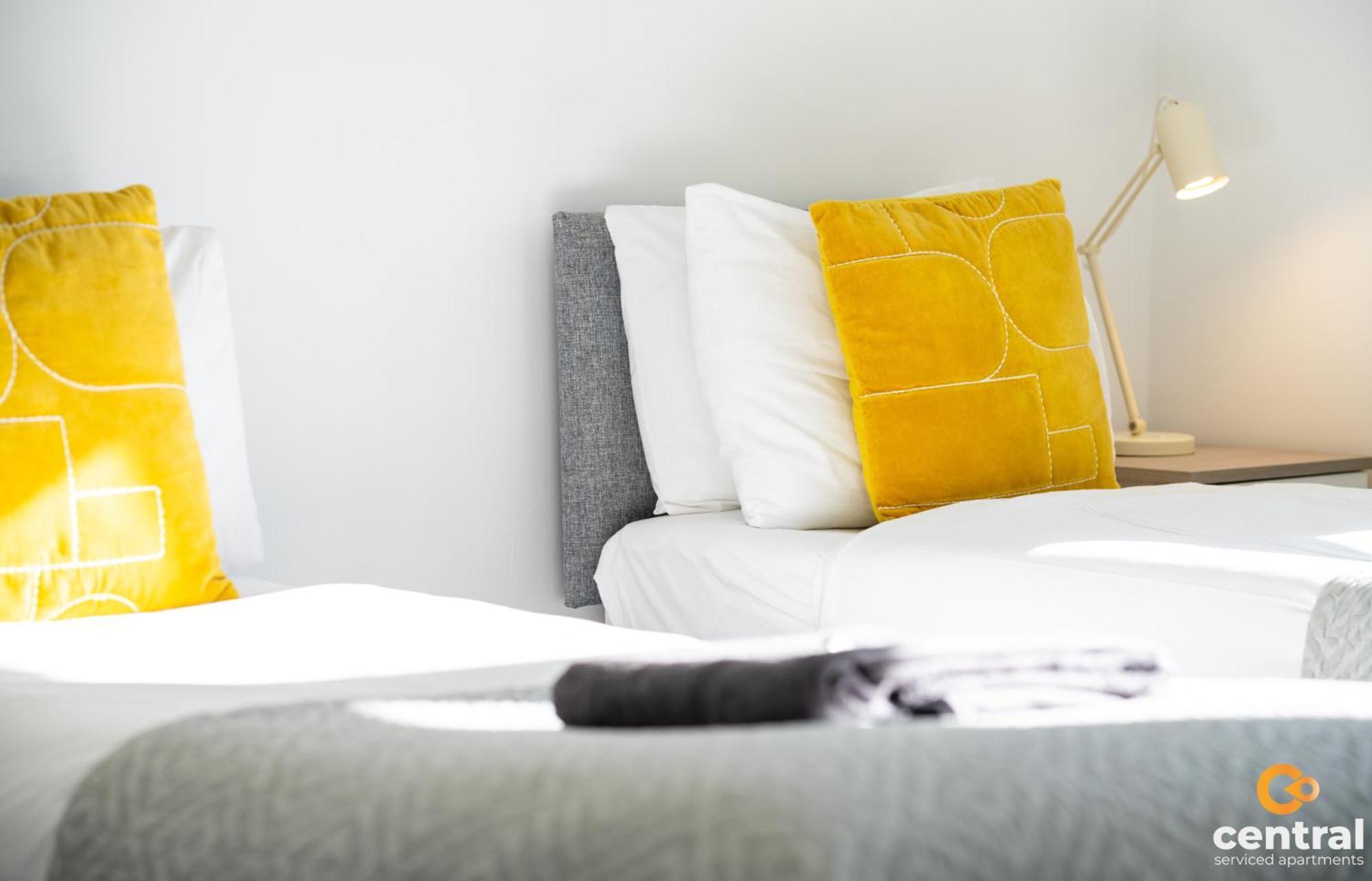 Central Serviced Apartments - 2 Bedroom - Free Street Parking - Fast Wifi - Smart Tvs In All Rooms - Ground Level - Family Neighbourhood - 3 X Double Beds - Heating 24-7 - Trade Stays - Weekly & Monthly Offers Dundee Buitenkant foto